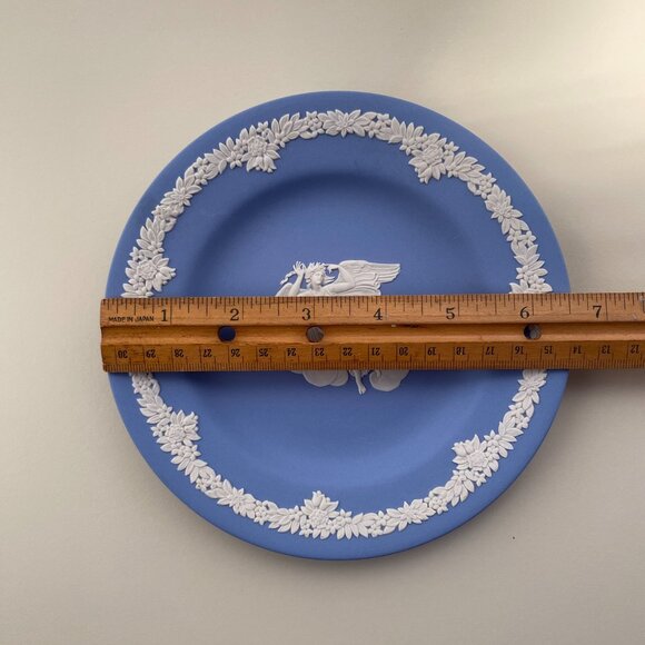 Wedgwood Blue Jasperware Plate with White Motif - Aurora Goddess of the Dawn - Picture 3 of 4